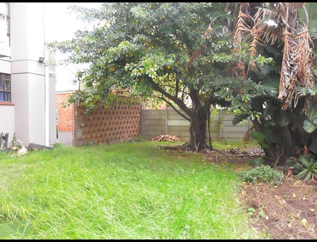 2 bed property to rent in ROSEBANK